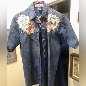 Passion Brand Embroidered Denim Floral Jean Shirt Button Closure Size Small